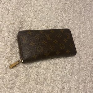 Louis Vuitton Zippy Wallet